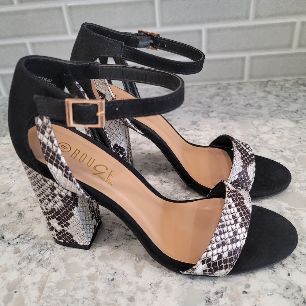 Rouge Helium Influencer Chunk Heel Open Toe White Snakeskin Strappy Shoes Sz: 8